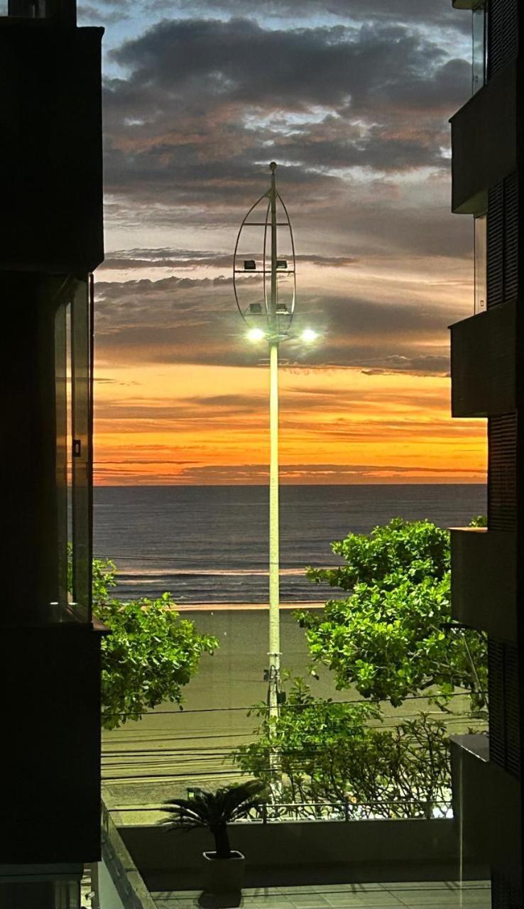 Avenida Atlantica, Beira Mar, Pe Na Areia Lägenhet Balneário Camboriú Exteriör bild